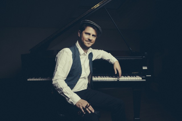 Au piano©Pierrick Guidou